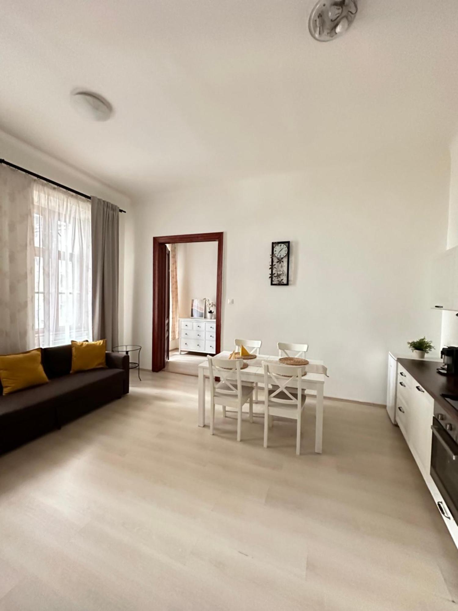 Apartment In Historical Part - Old Town Top Address Братислава Экстерьер фото